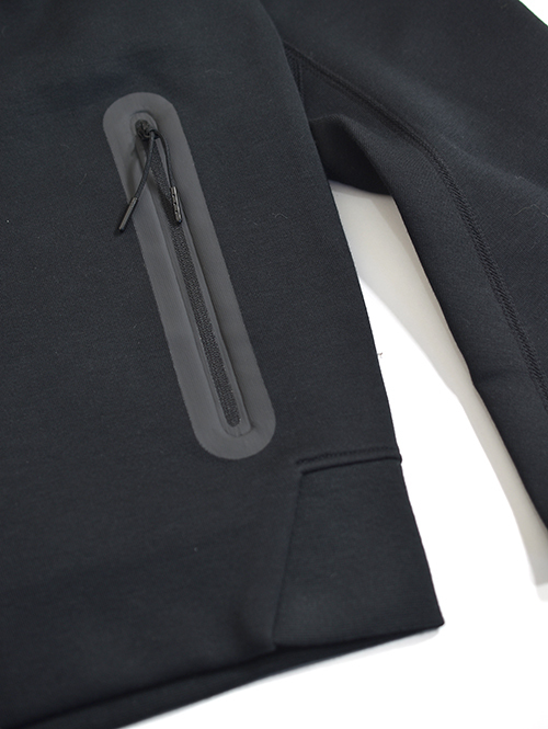 NIKE TECH FLEECE　テックフリースウインドランナー（ブラック）(FB7922-010)