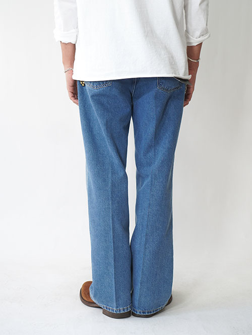 Levi’s STA PREST フレアデニム - Medium Indigo
