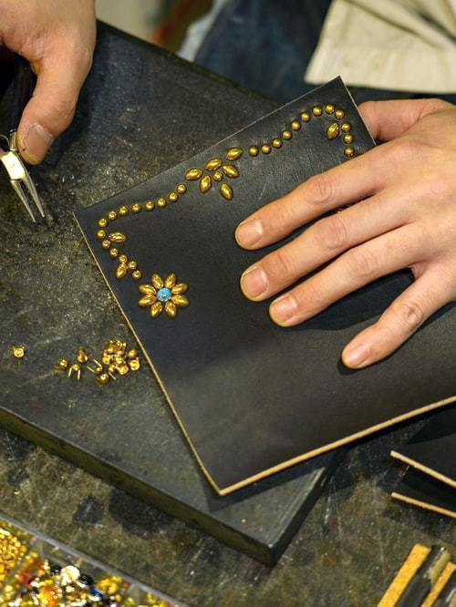 CROSSED ARROWS フラワースタッズ レザートートバッグ Gold/Turquoise