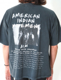 REMI RELIEF　AMERICAN INDIAN MOVEMENT　Tシャツ - Black