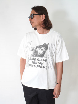 REMI RELIEF　AMERICAN INDIAN MOVEMENT　Tシャツ - White
