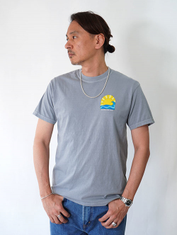 SHORELINE CAFE Tee - Grey