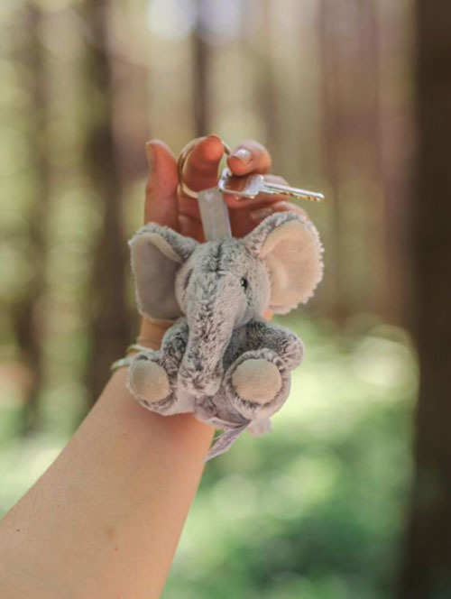 Wrendale designs　レンデールデザインズ　　チャーム　Winnie　Elephant Plush Keyring　象　チャーム　ぞう キーホルダー　KPLUSH012