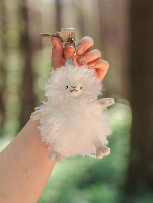 Wrendale designs　レンデールデザインズ　　Beryl  Sheep Plush Keyring  　ひつじ　ひつじのバッグチャーム　羊　キーホルダー　KPLUSH010