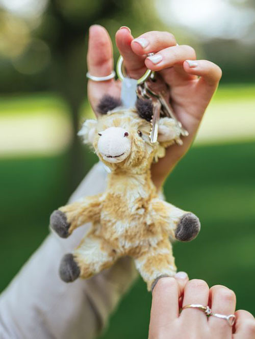 Wrendale designs　レンデールデザインズ　チャーム　Camilla Giraffe Plush Character Keyring　きりん　チャーム　キリン キーホルダー　KPLUSH007