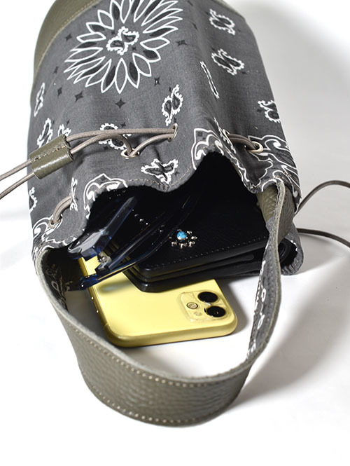 CROSSED ARROWS バンダナ　レザー巾着　Khaki