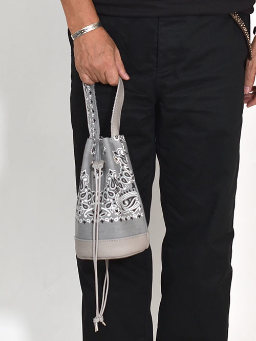 CROSSED ARROWS バンダナ　レザー巾着　Grey