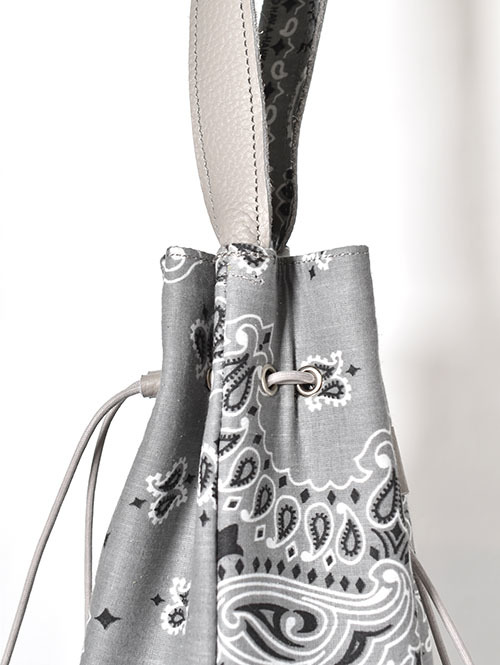 CROSSED ARROWS バンダナ　レザー巾着　Grey