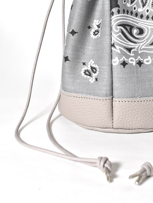 CROSSED ARROWS バンダナ　レザー巾着　Grey