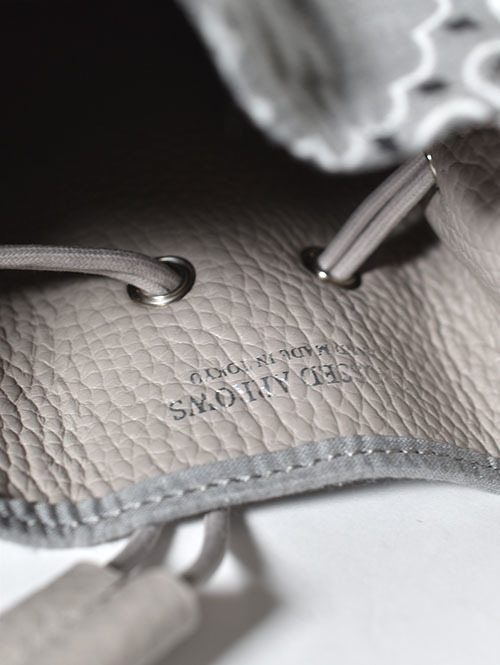 CROSSED ARROWS バンダナ　レザー巾着　Grey