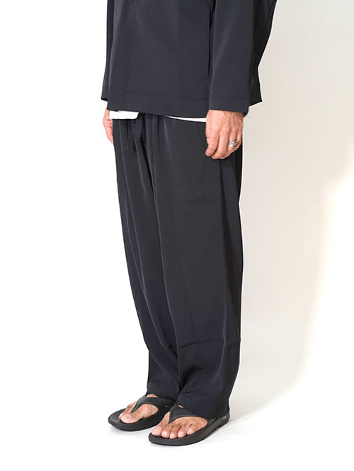 LA MOND TWILL TWIST CENTER SEAM PANT