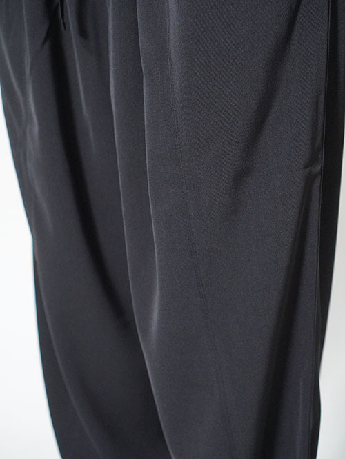 LA MOND TWILL TWIST CENTER SEAM PANT