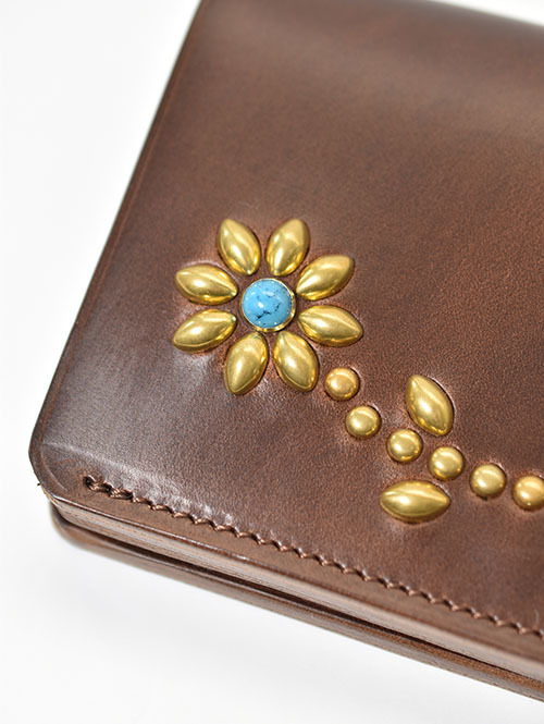 CROSSED ARROWS クロムレザー スタッズ チェーン穴付きトラッカーウォレット- Brown/Gold/Turquoise
