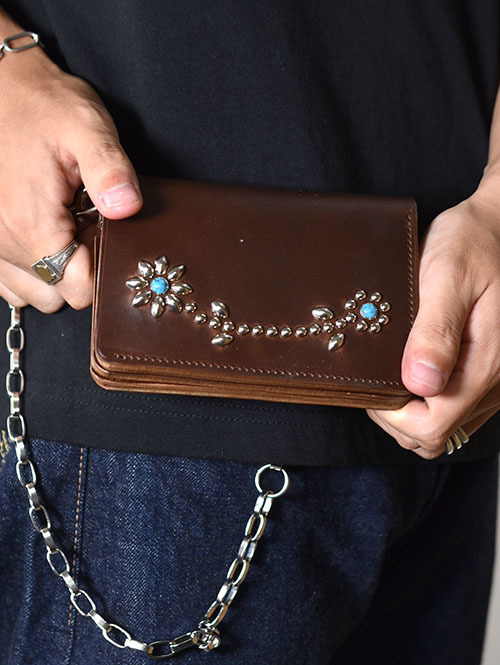CROSSED ARROWS クロムレザー スタッズ チェーン穴付きトラッカーウォレット- Brown/Silver/Turquoise