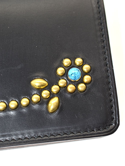 CROSSED ARROWS クロムレザー スタッズ チェーン穴付きトラッカーウォレット- Black/Gold/Turquoise