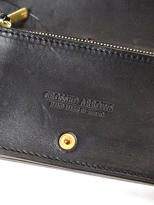 CROSSED ARROWS クロムレザー スタッズ チェーン穴付きトラッカーウォレット- Black/Gold/Turquoise