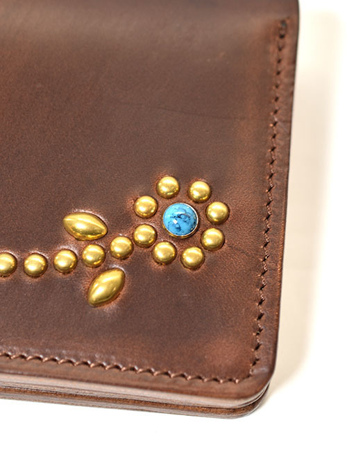 CROSSED ARROWS 　クロムレザー　スタッズ　チェーン穴付きトラッカーウォレット-　Brown/Gold/Turquoise