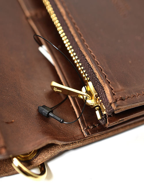 CROSSED ARROWS 　クロムレザー　スタッズ　チェーン穴付きトラッカーウォレット-　Brown/Gold/Turquoise