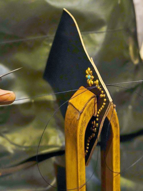 CROSSED ARROWS 　クロムレザー　スタッズ　チェーン穴付きトラッカーウォレット-　Brown/Gold/Turquoise