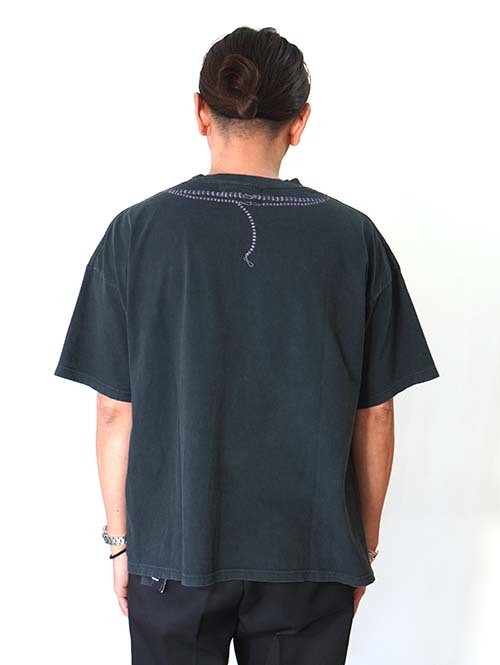 REMI RELIEF  HARD SP加工20/-天竺BIGサイズT (naja) - Black