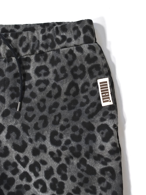 ILL ONE EIGHTY LEOPARD SWEAT SHORTS - Black