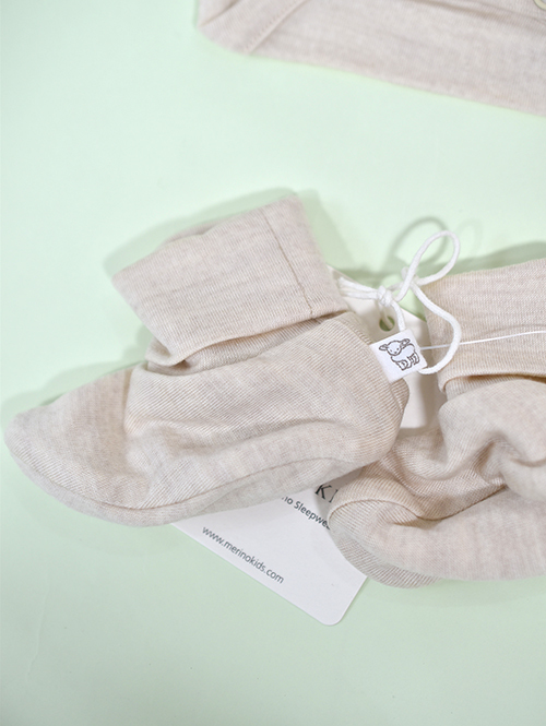 JAMIE KAY(ジェイミーケイ) 【箱入り】MERINO KIDSプレミアムギフト4点セット＜ボディスーツ&ビーニー&ソックス&Penelope30cm＞