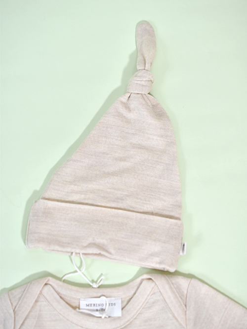 JAMIE KAY(ジェイミーケイ) 【箱入り】MERINO KIDSプレミアムギフト4点セット＜ボディスーツ&ビーニー&ソックス&Penelope30cm＞