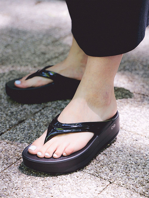 OOFOS  OOmega - Black