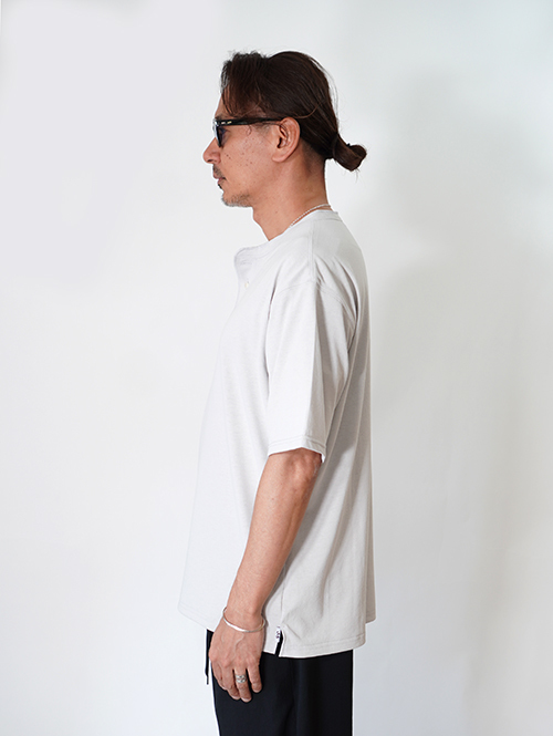 SALUTE HELM  マルーデコットン 20S 天竺 ヘンリーTee - Graige　再入荷