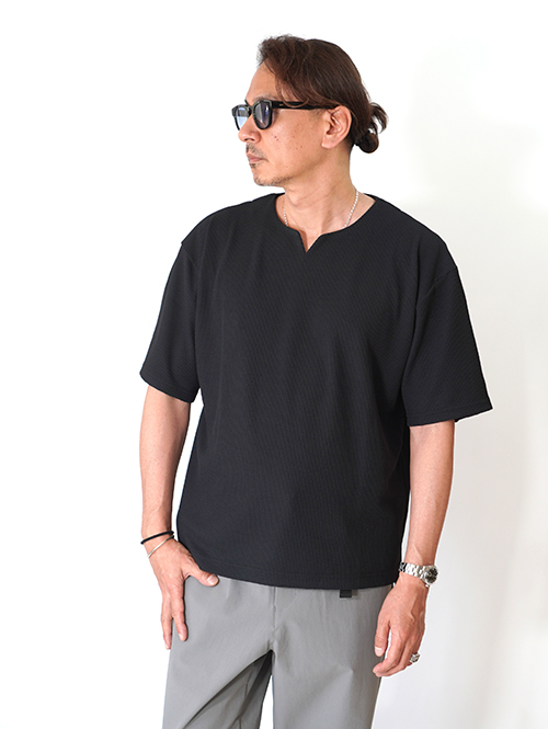 SALUTE HELM  ワッフル キーネック Tee (76004) - Black