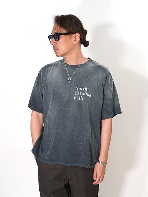 REMI RELIEF  NEW SP加⼯20/天竺BIGサイズ T（North Carolina Rally)  - Vintage Black