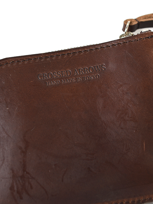 CROSSED ARROWS  クロムレザー L字 ネック ウォレット - Brown