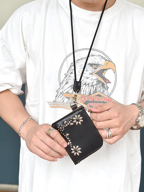 CROSSED ARROWS  クロムレザー L字 ネック ウォレット - Black/Black