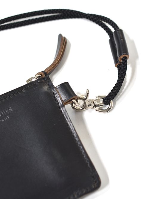 CROSSED ARROWS  クロムレザー L字 ネック ウォレット - Black/Black