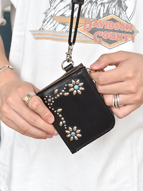 CROSSED ARROWS  クロムレザー L字 ネック ウォレット - Black / Turquoise