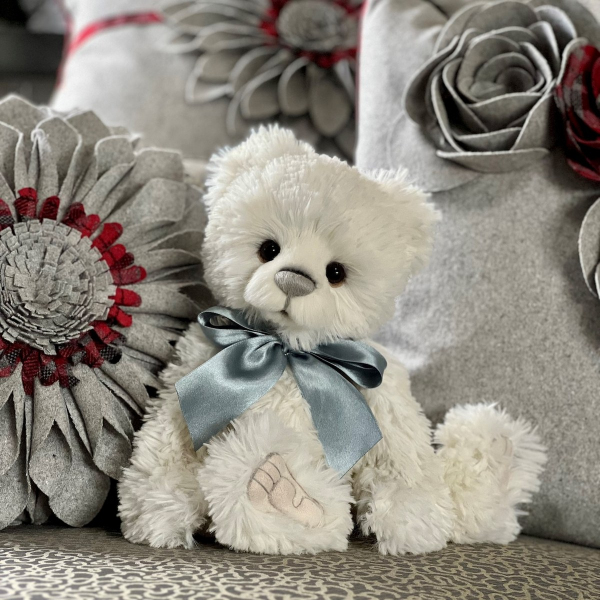 Charlie Bears (チャーリーベアーズ）Maja(マジャ)　くま　くまのぬいぐるみ　クマ　縫いぐるみ　しろいくま