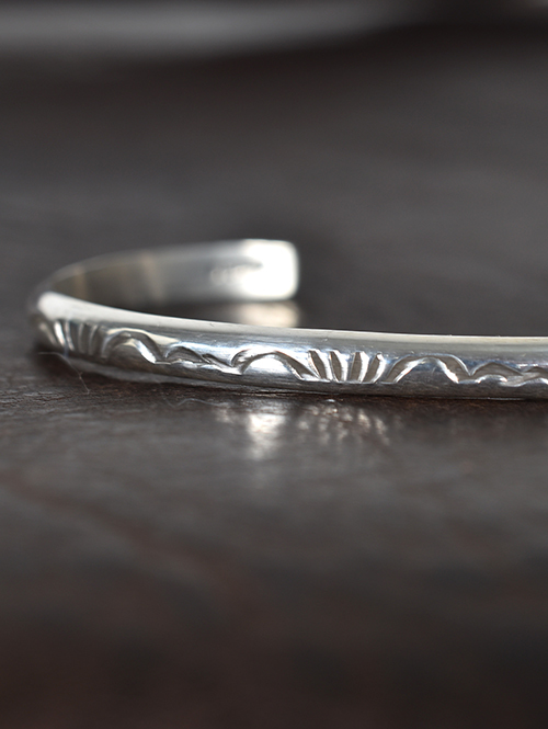 NAVAJO Hand Made Silver Bangle(D)