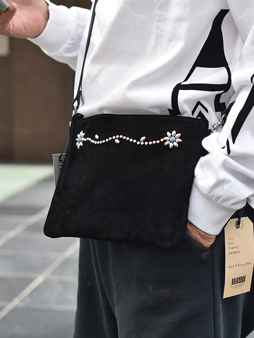 CROSSED  ARROWS  バックスキン レザースタッズ　サコッシュバッグ 　ストレートフラワー　