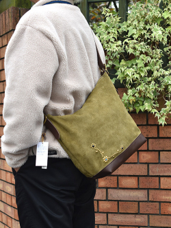 CROSSED  ARROWS フラワースタッズ　 レザーショルダーバッグ 　KHAKI