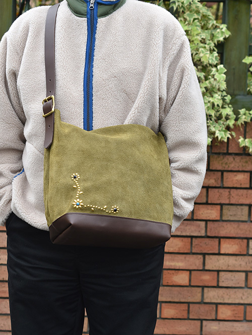 CROSSED  ARROWS フラワースタッズ　 レザーショルダーバッグ 　KHAKI